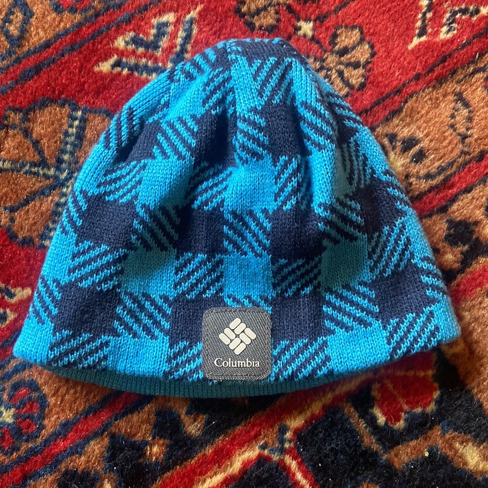 Columbia sportswear size small blue and navy baby hat